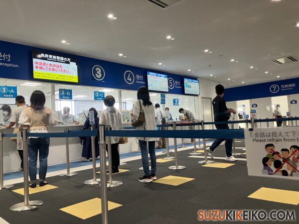 新宿歌舞伎町のテーマパーク！ギンギラ華やかなショーが楽しめる「ロボットレストラン」