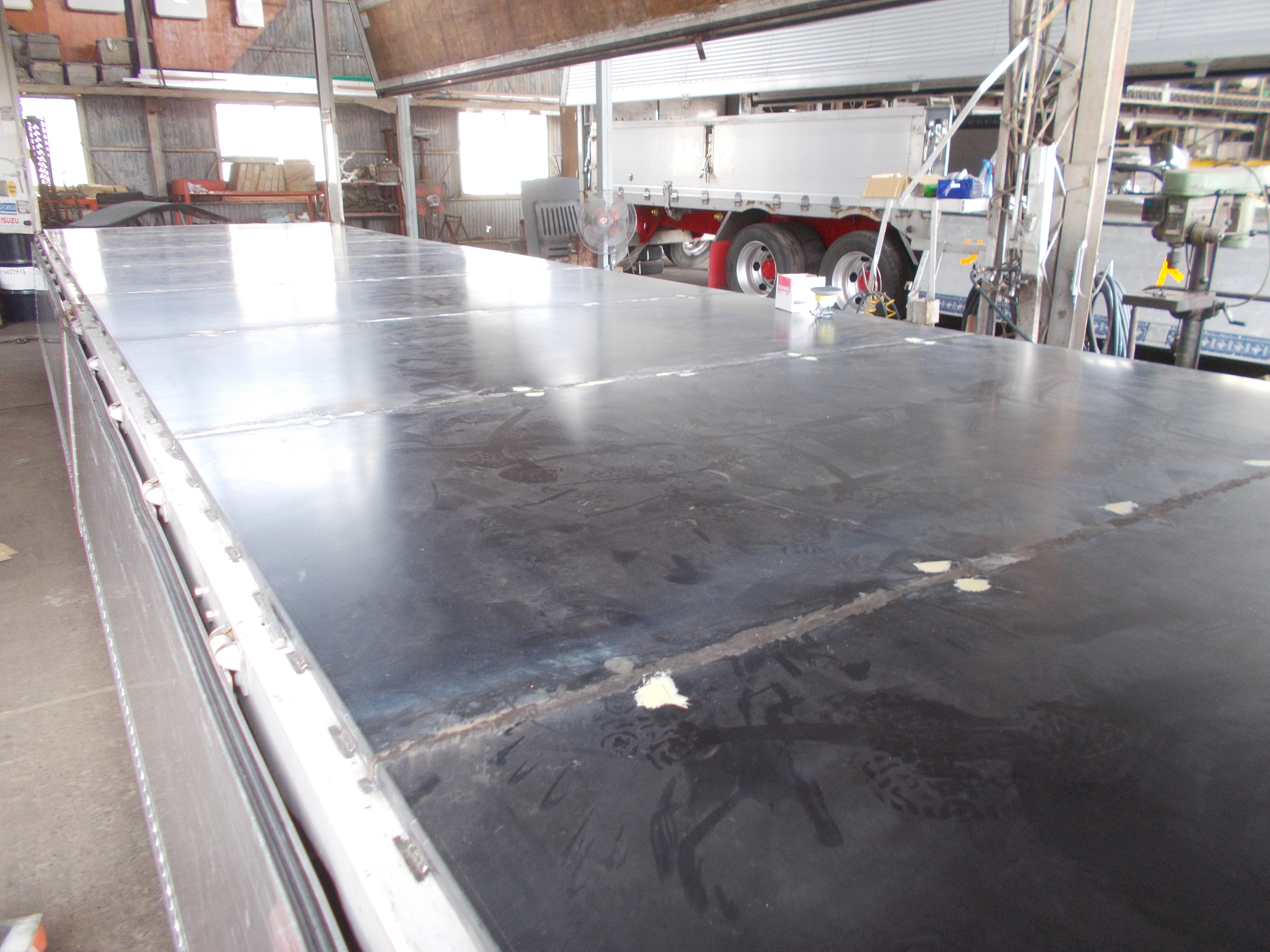 三菱 キャンター 荷台を鉄板溶接と塗装施工 厚木市 – Nostalgic advance ノスタルジックアドバンス