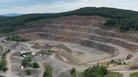 Massa-Carrara Cava di marmo 大理石の採掘現場 編 - イタリアの泉