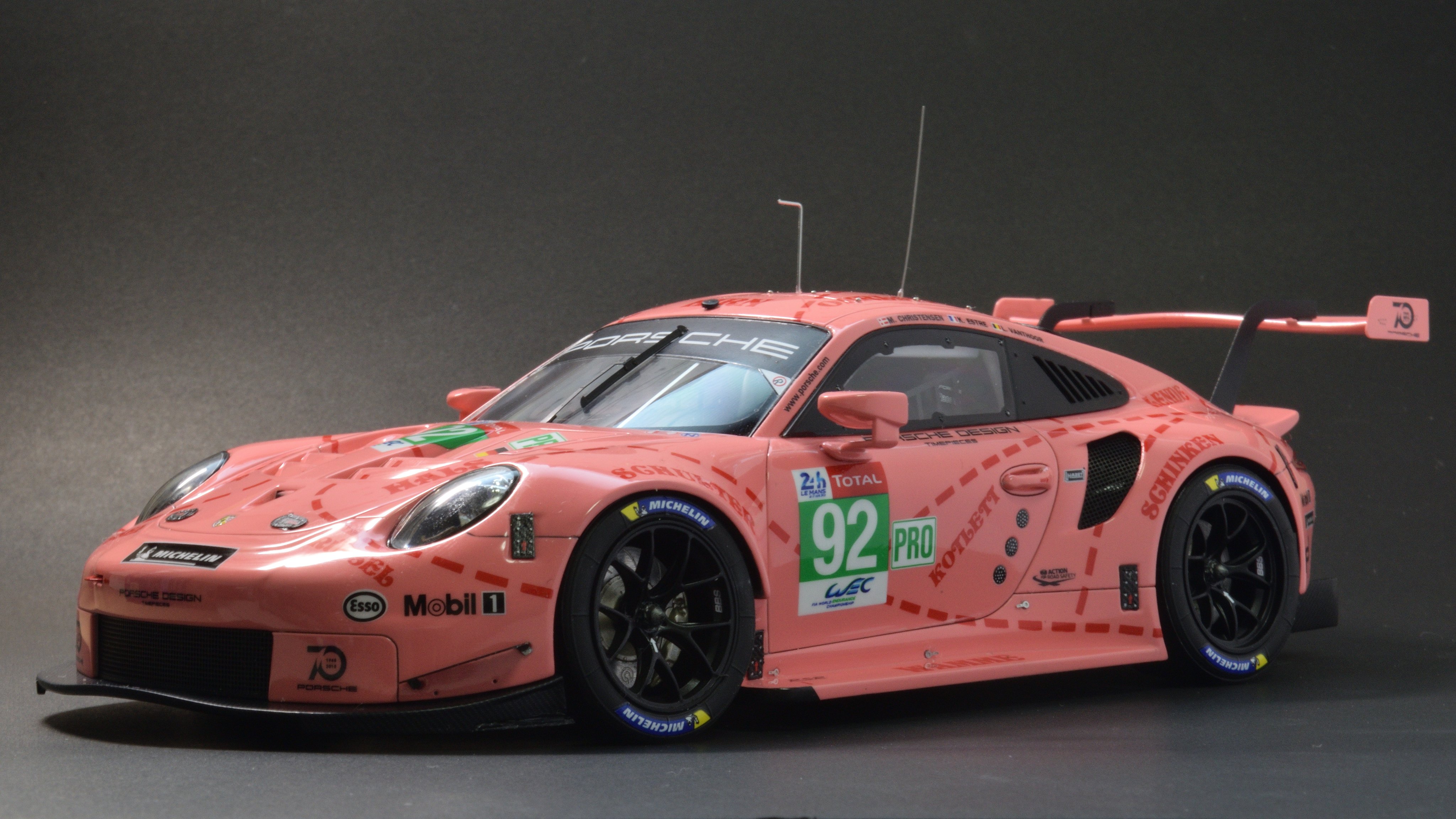 お気に入りのポルシェのカラーリングを再現してみた: 2022年のニュルブルクリンク24時間レースのMantheyRacingの「Grello」。将来のアップデートでGT3Rが登場すると思う？コメントにリンクあり: r granturismo