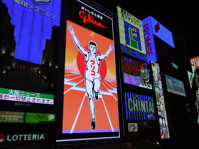 以前制作させて頂いた道頓堀のグリコ看板と一緒に撮れるフォトスポット、今では大行列ができるほどの観光名所になりました✨ グリコ看板の川向かいにあるコスメストア「nanohana ナノハナ 」さんの店内にこの撮影ブースはあります😊1階には他ではなかなか手に入らない