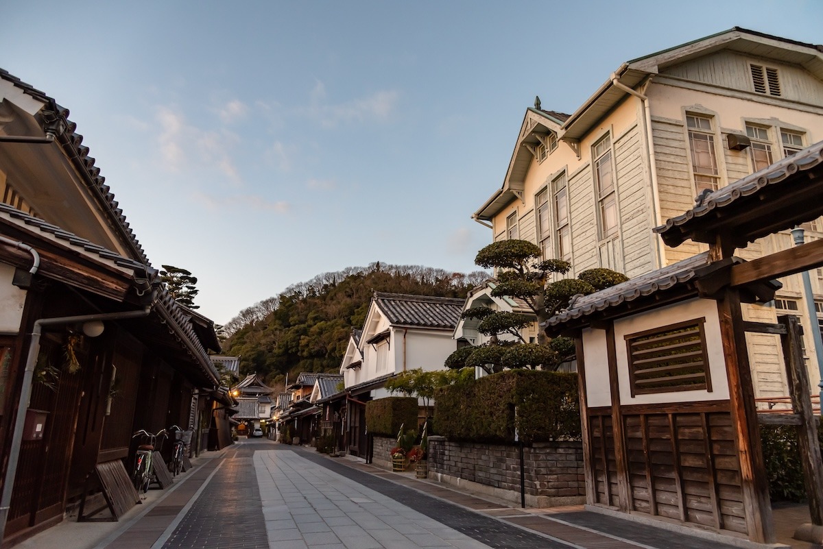 Hiroshima Nightlife: Seafood, Tempura, and